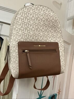 NWT Large Size Tommy Hilfiger Cream Monogram Backpack with Brown Leather Pocket
